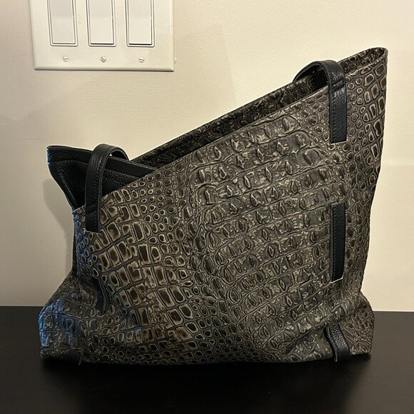 TOM THOMAS LEATHERS Gray Black Croc Pattern Asymmetrical Angle Shoulder Handbag - Picture 2 of 13
